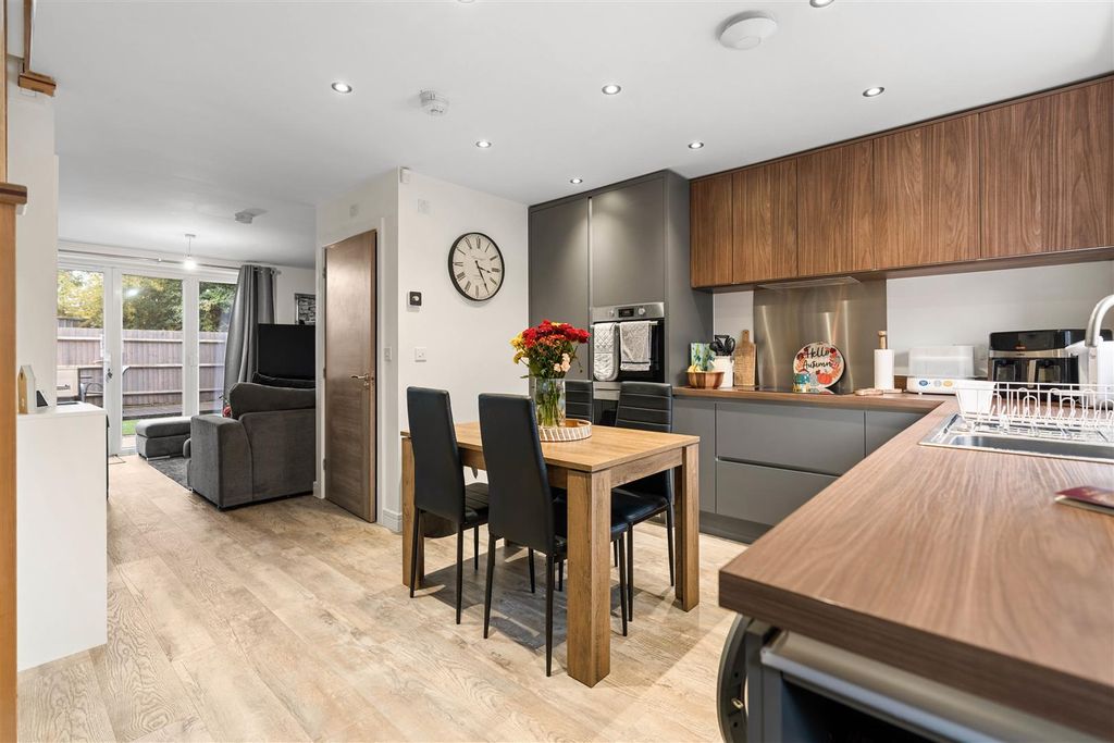 Property photo 3 of 22 Kitchen / Diner