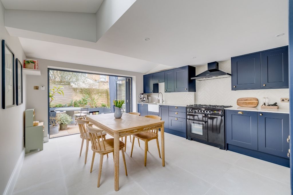 Property photo 2 of 30