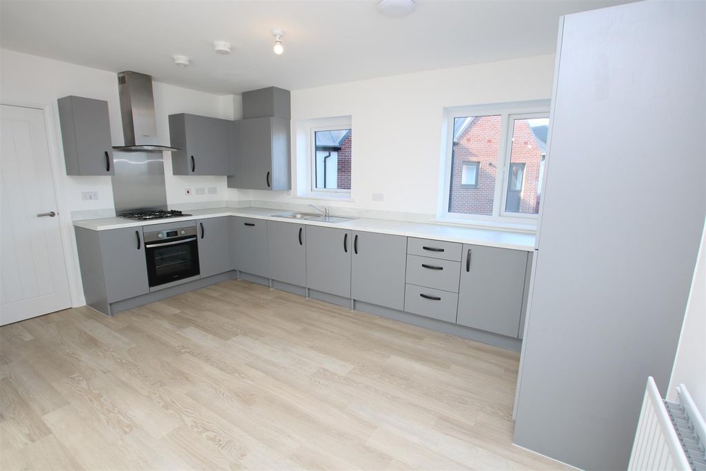 Property photo 3 of 12 Kitchen 2.Jpg