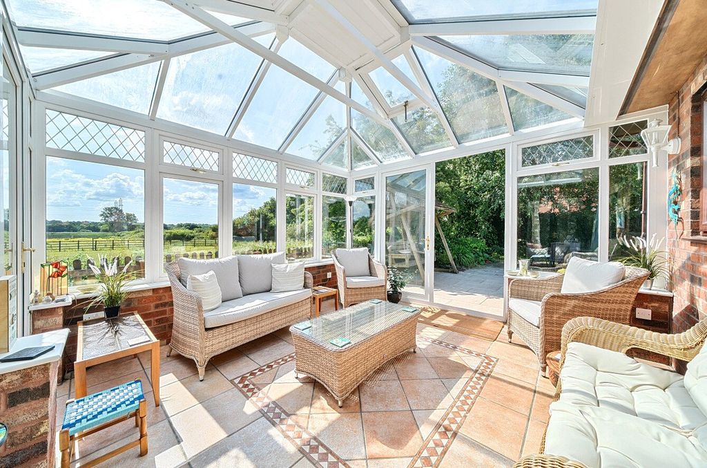 Property photo 2 of 15 Conservatory