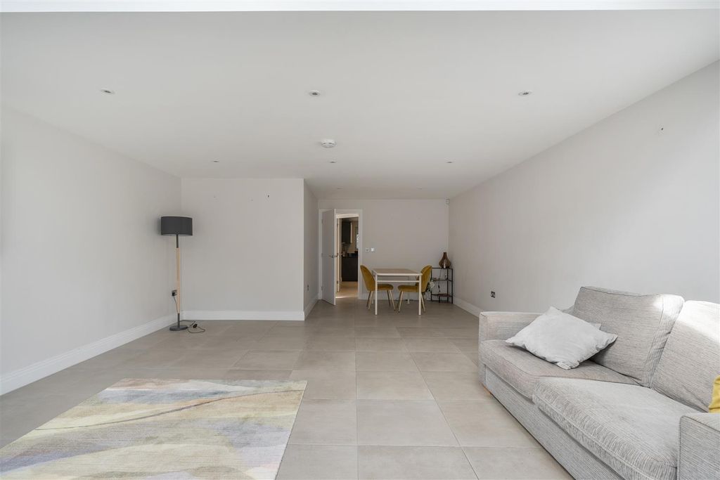 Property photo 3 of 19 1424198-7-69B060Bc62Fae.Jpg