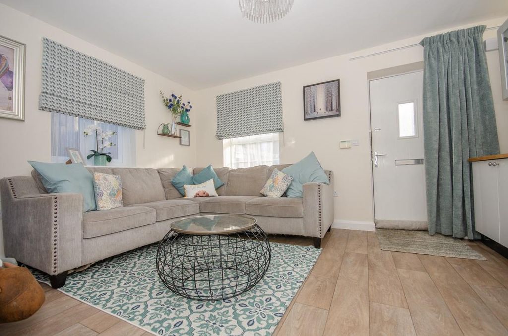 Property photo 2 of 24 Lounge.Jpg