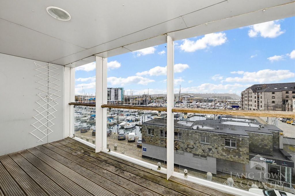 Property photo 3 of 21