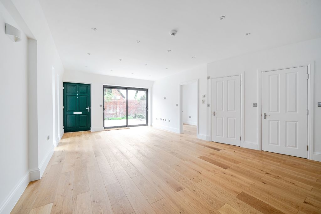 Property photo 3 of 15 1294958-5-68261A9...