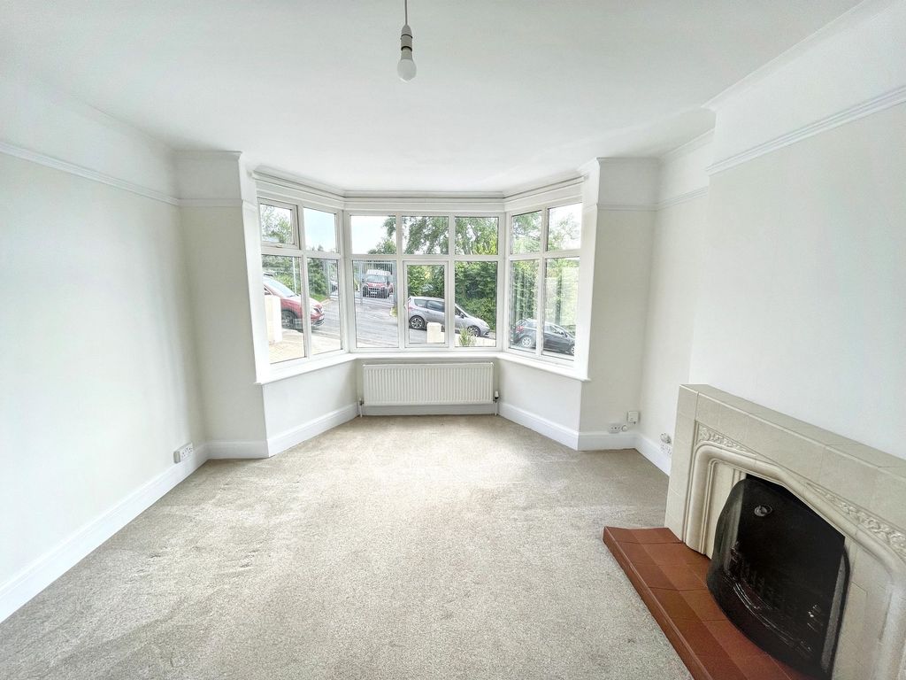 Property photo 3 of 28
