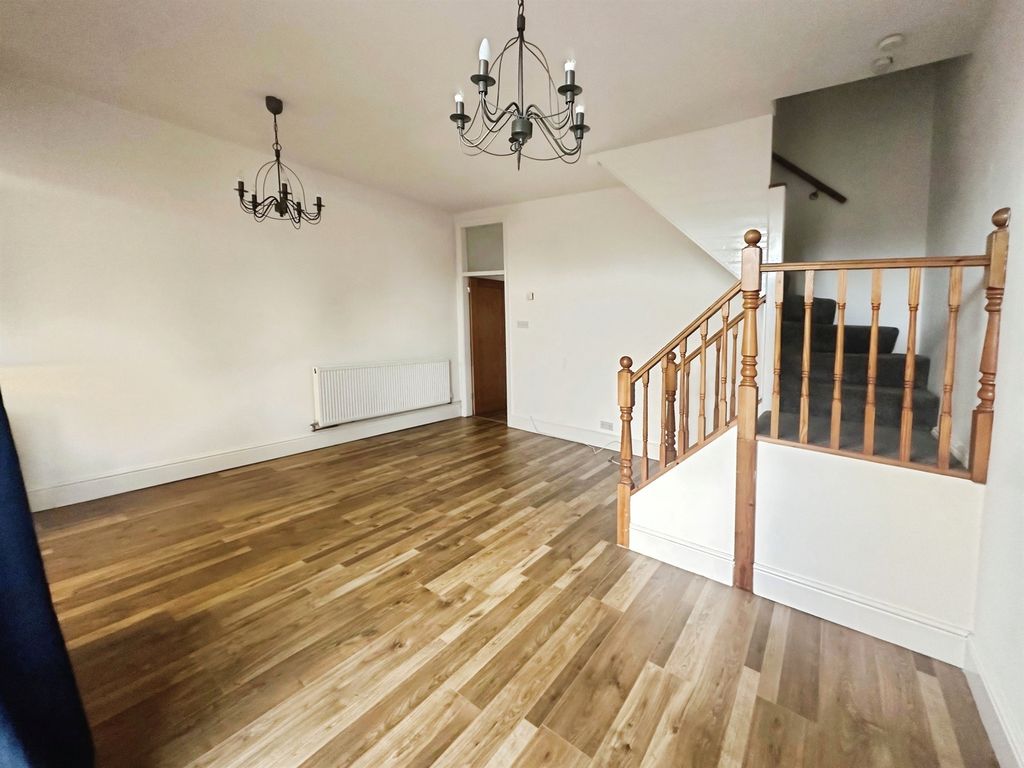 Property photo 3 of 33