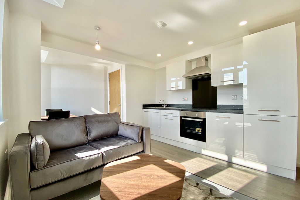 Property photo 3 of 9 Photo 02