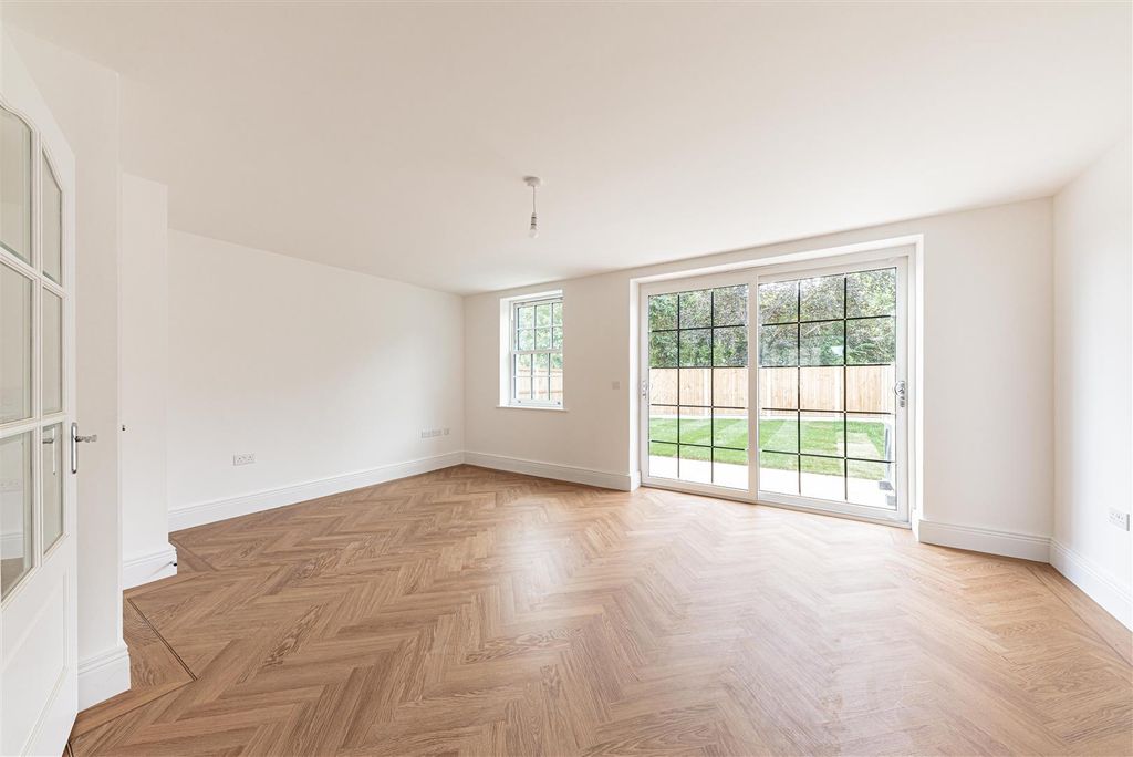 Property photo 3 of 12 L J Imaging-7.Jpg