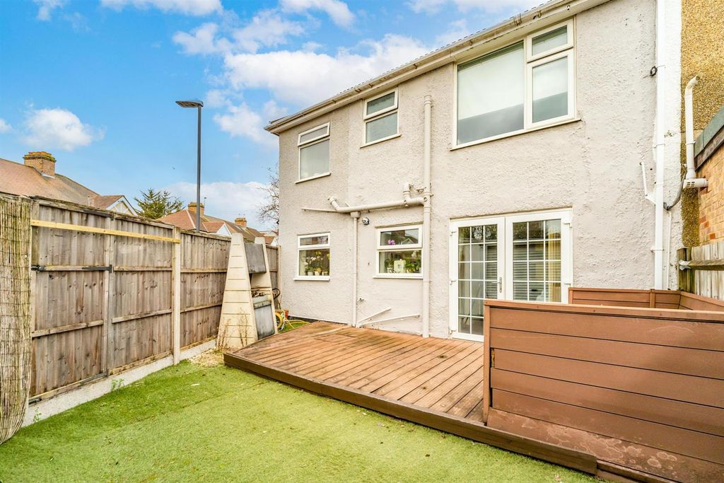 Property photo 3 of 15 003-23 Wickham Road.Jpg