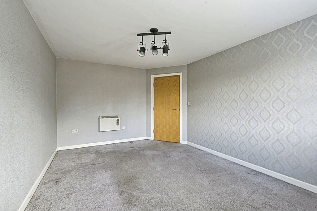 Property photo 3 of 6