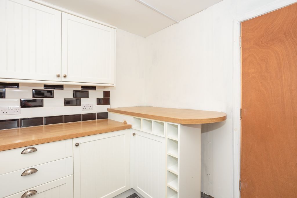 Additional image 10 of 2 bed flat for saleBarkerland Avenue, Dumfries DG1