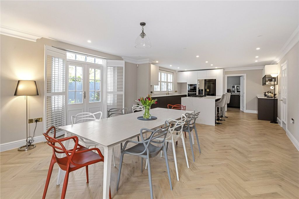 Property photo 2 of 17 Dining Area