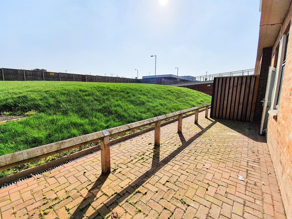 Property photo 2 of 7 Garden