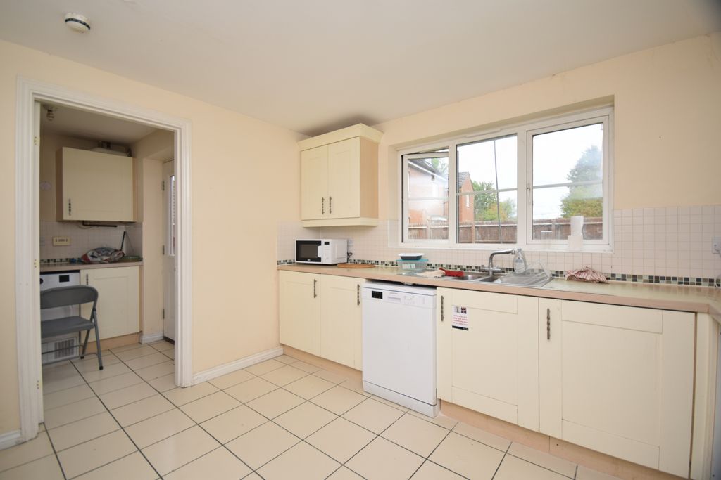 Property photo 3 of 15 Kitchen