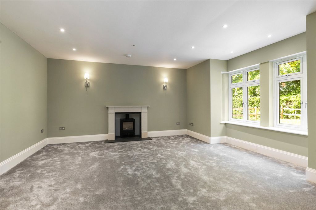 Property photo 2 of 20 Sitting Room