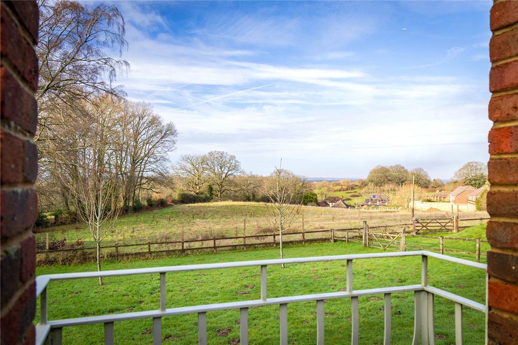 Property photo 2 of 47 House. Partnership