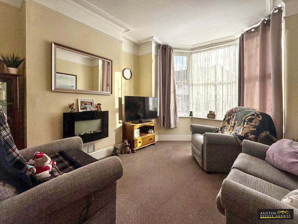 Property photo 2 of 12 Living Room