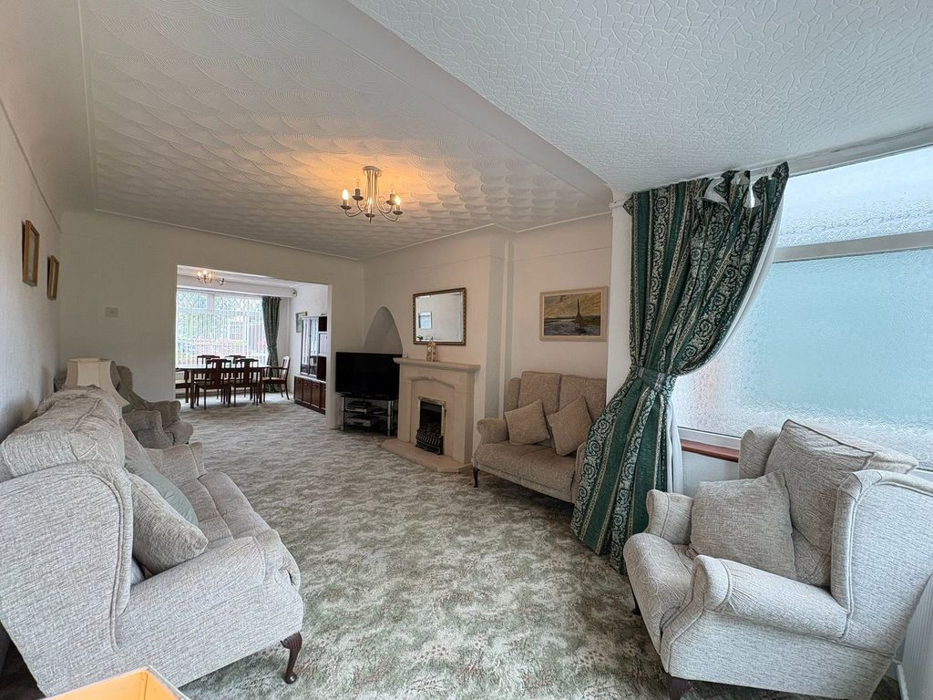 Property photo 2 of 31