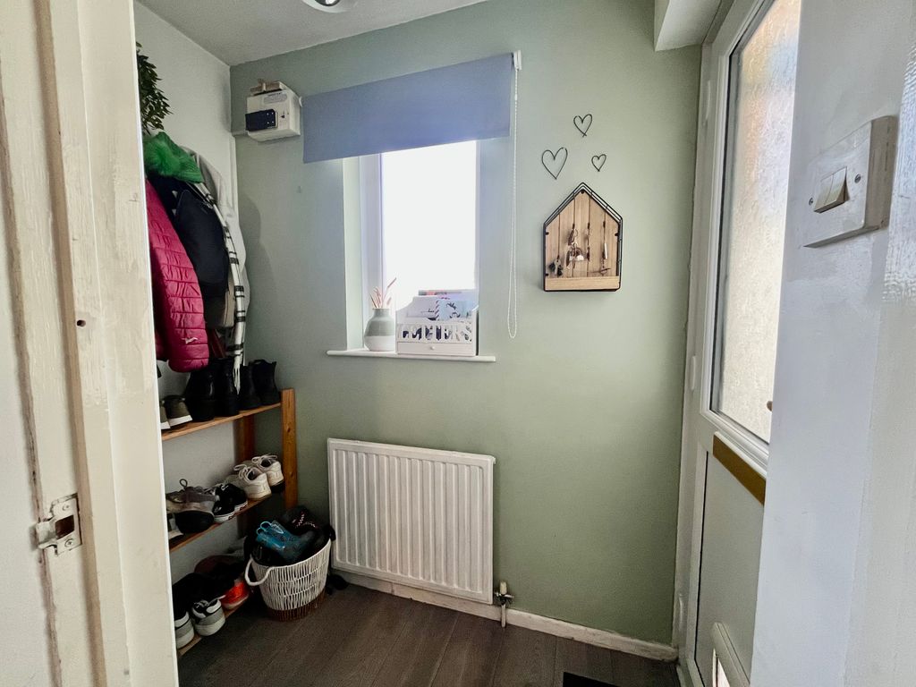 Property photo 3 of 25 Entrance Hall