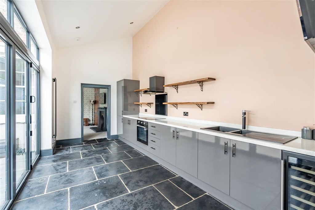 Property photo 2 of 32 Kitchen/Diner