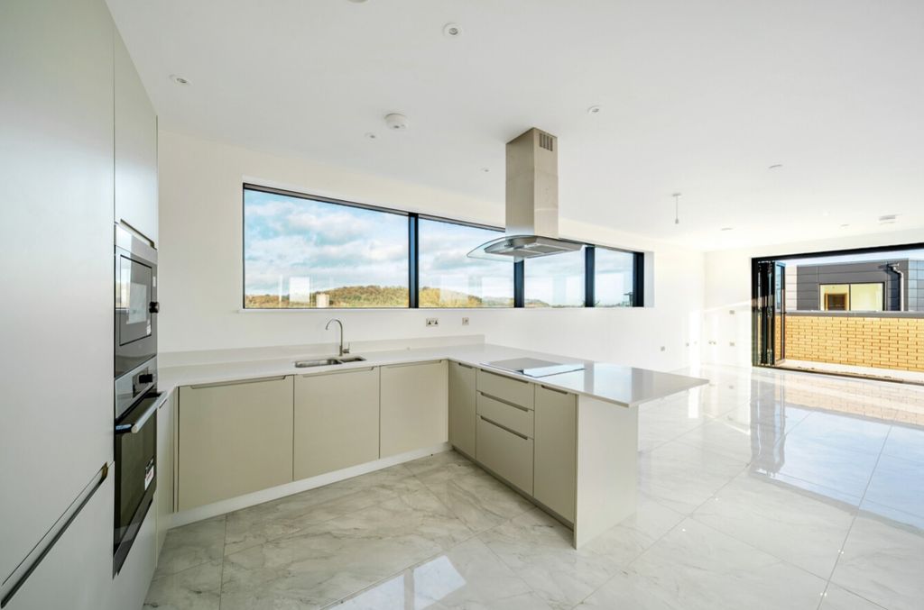 Property photo 3 of 14 1394555-3-6948792597E4B