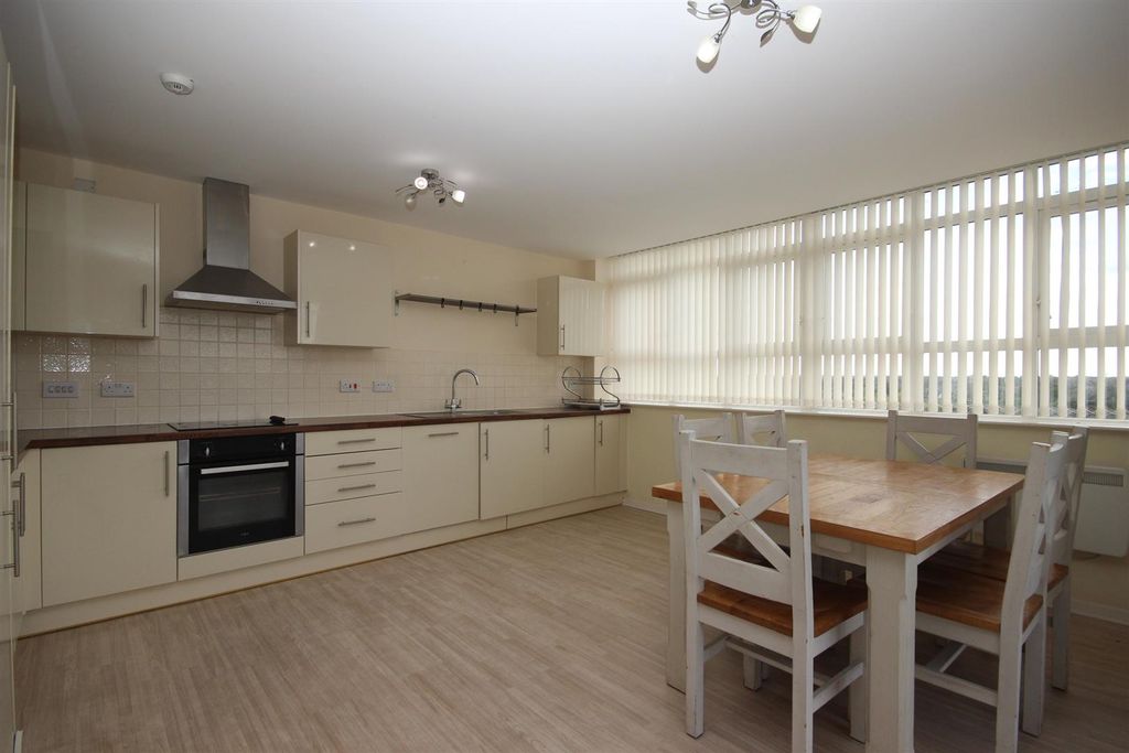 Property photo 3 of 33 Kitchen/Diner