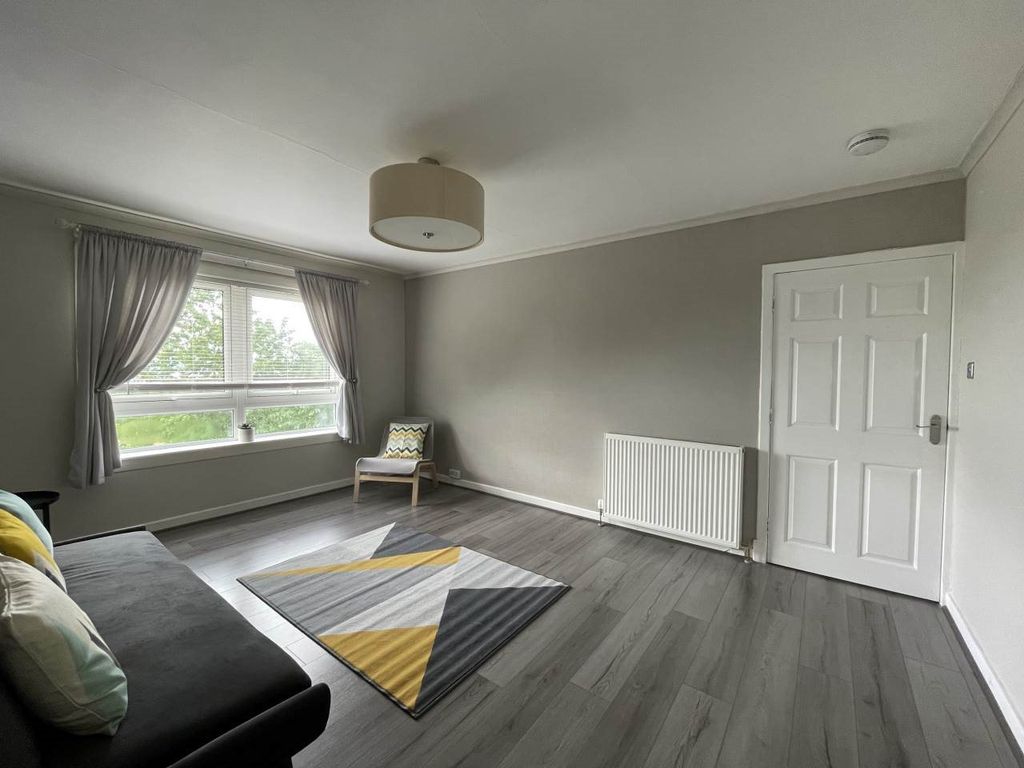 Property photo 3 of 10 Lounge 2-2