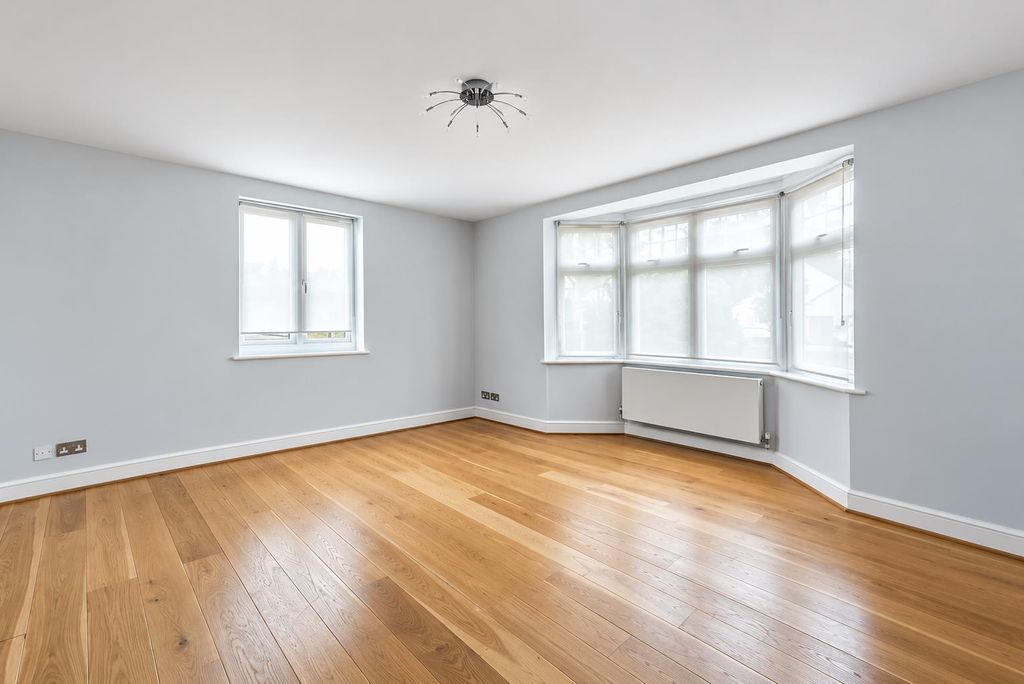 Property photo 2 of 9 Davidson Frost-Wellings, Dfw, Bellfield Avenue, Li