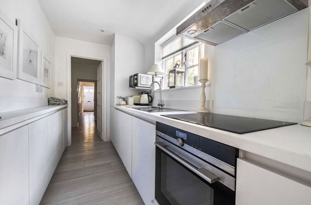 Property photo 3 of 37