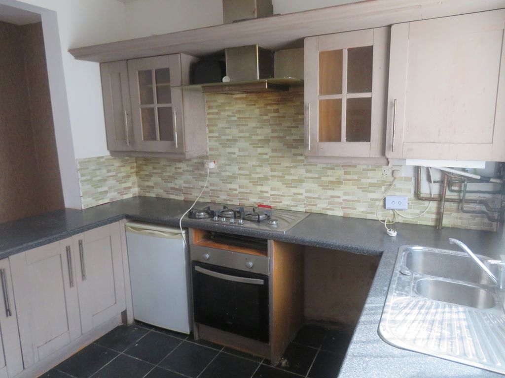 Property photo 3 of 6 Kitchen