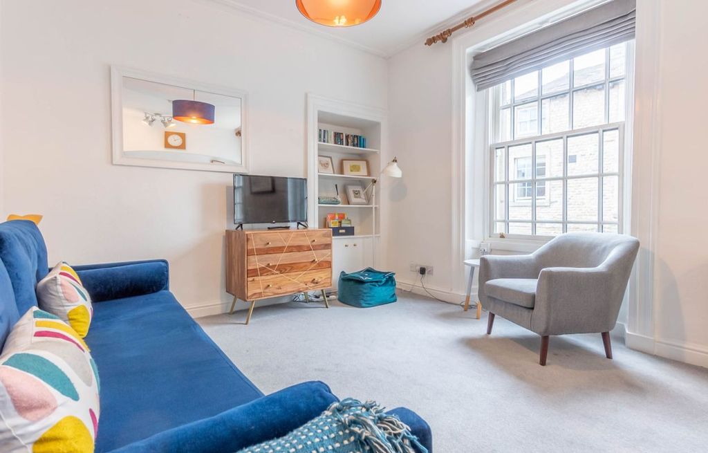 Property photo 2 of 32