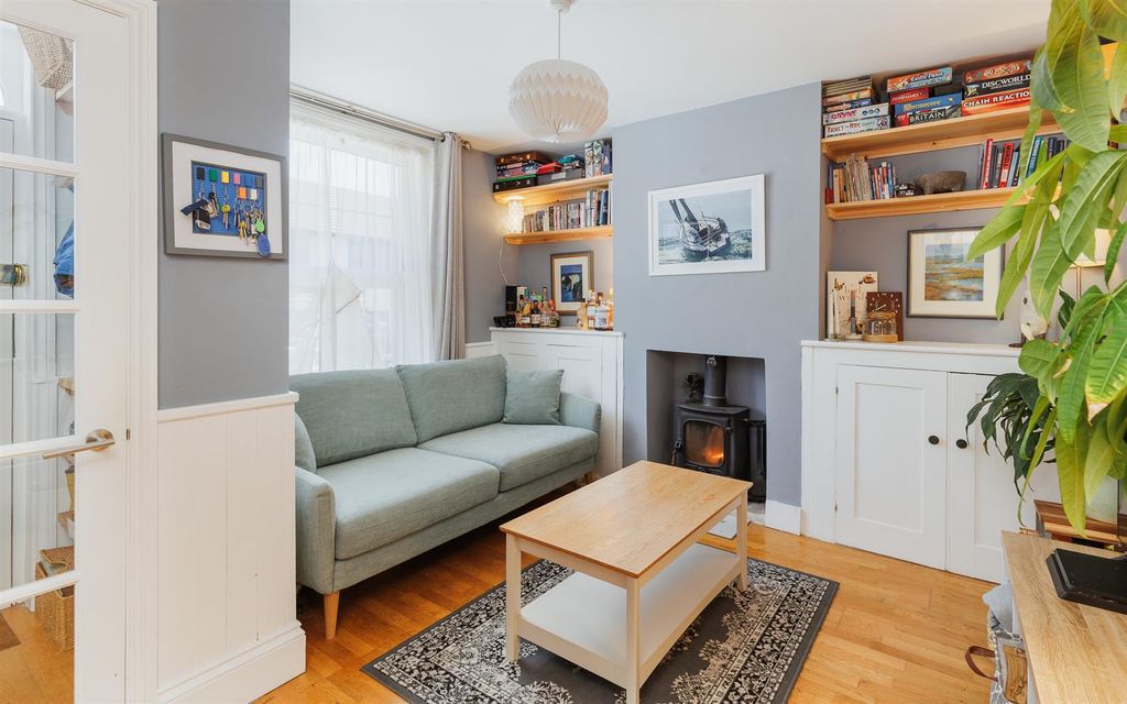 Property photo 3 of 26 Sitting Room