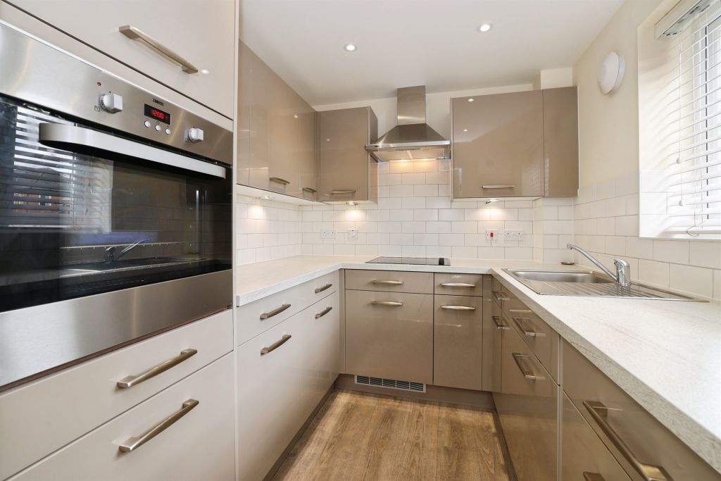Property photo 2 of 11