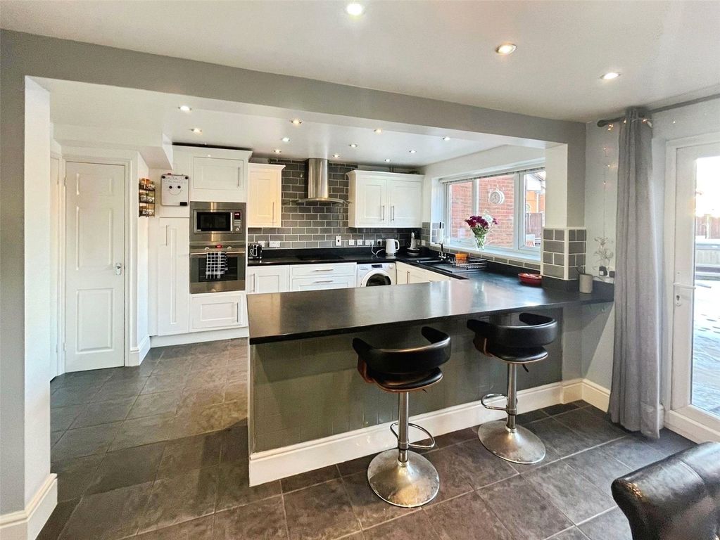 Property photo 2 of 32 Picture No. 02