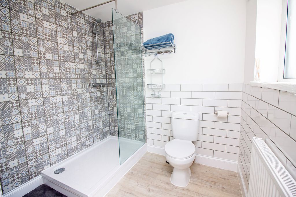 Property photo 3 of 8 Photo 02