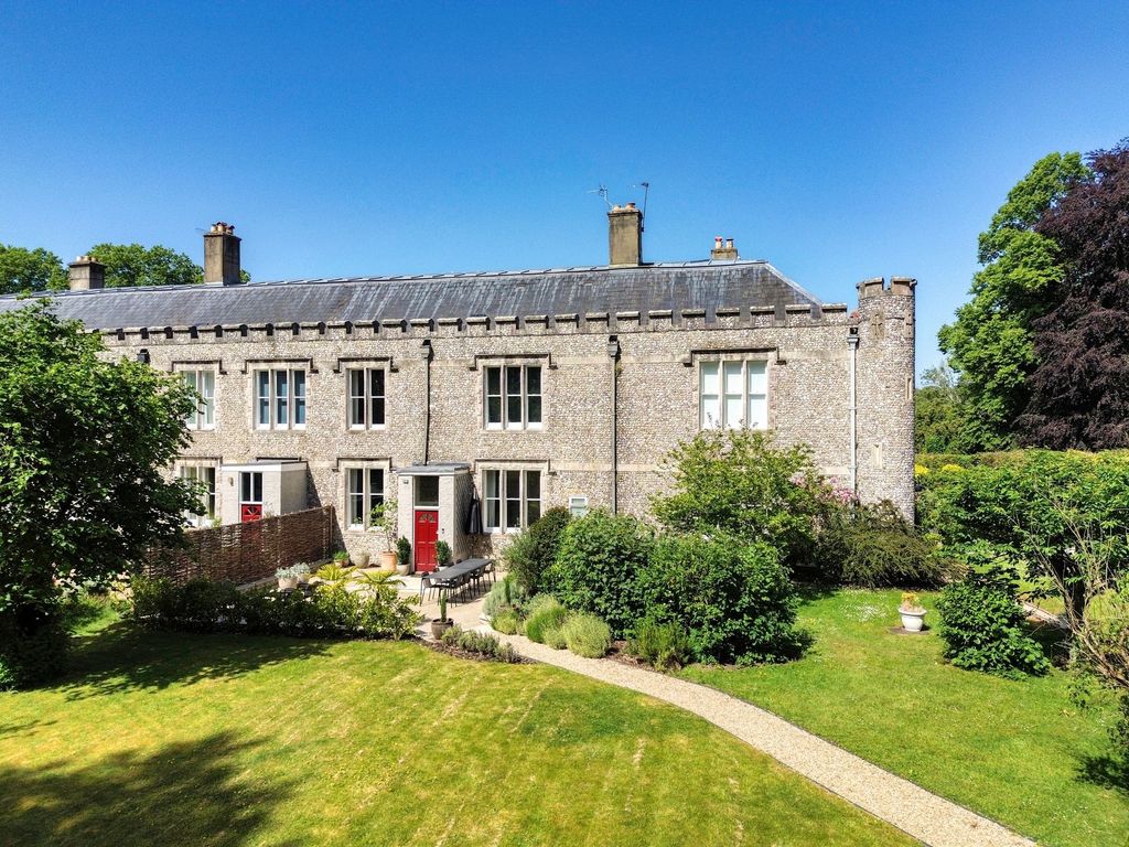 Property photo 1 of 18