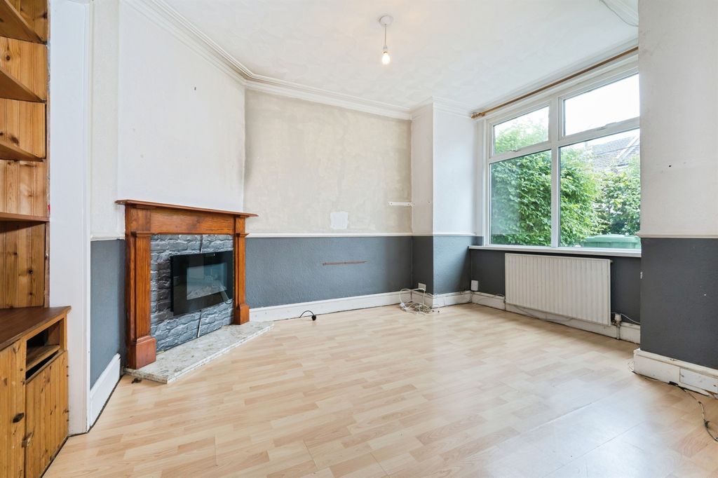 Property photo 2 of 17