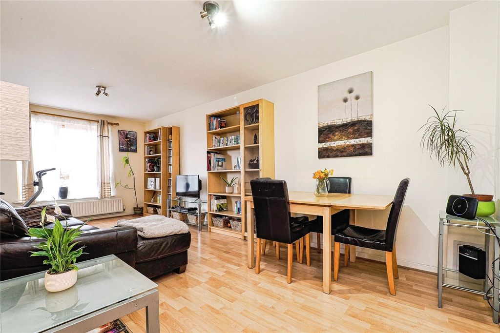 Property photo 2 of 17 Picture No. 05