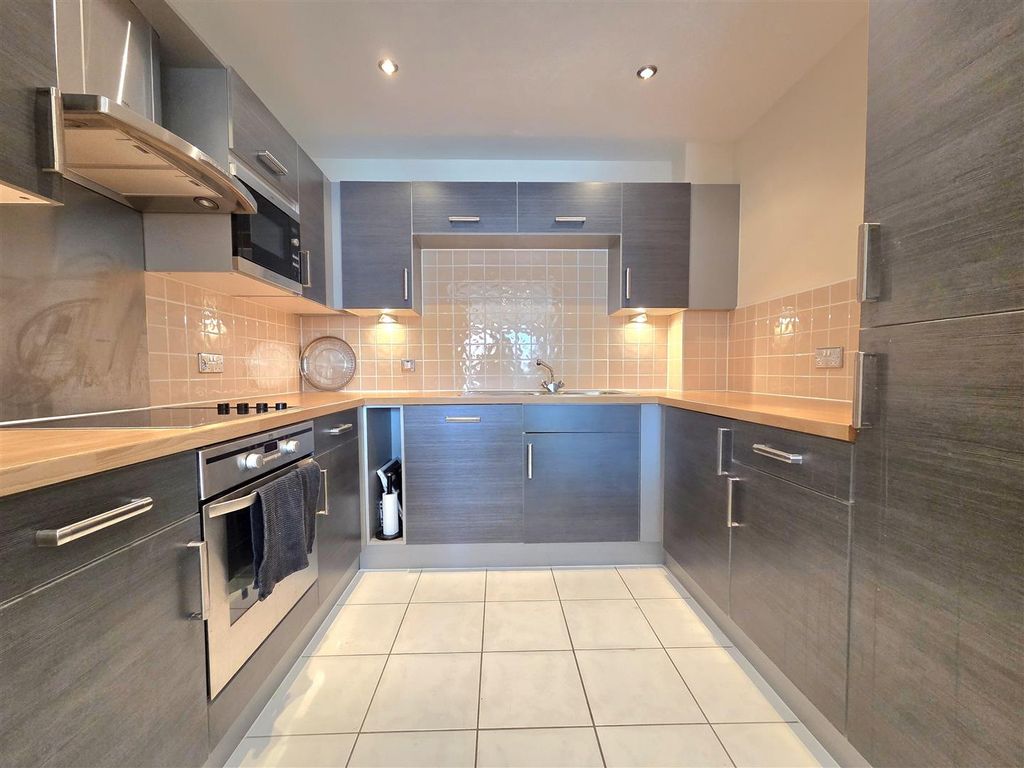 Property photo 2 of 11