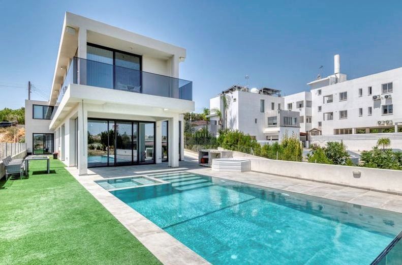 Property photo 1 of 25