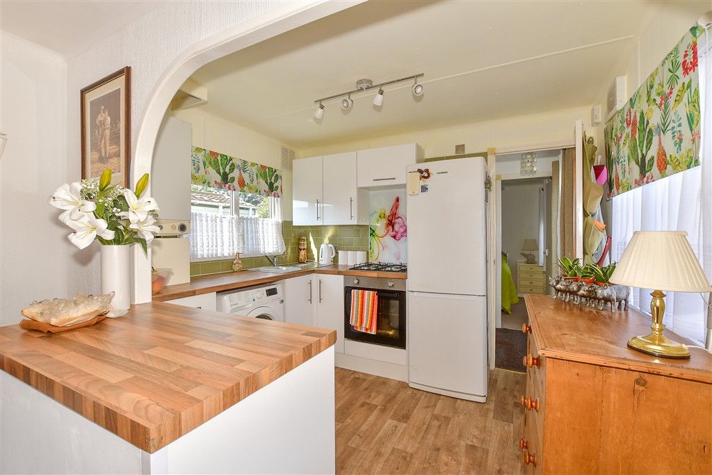 Property photo 2 of 10 Kitchen