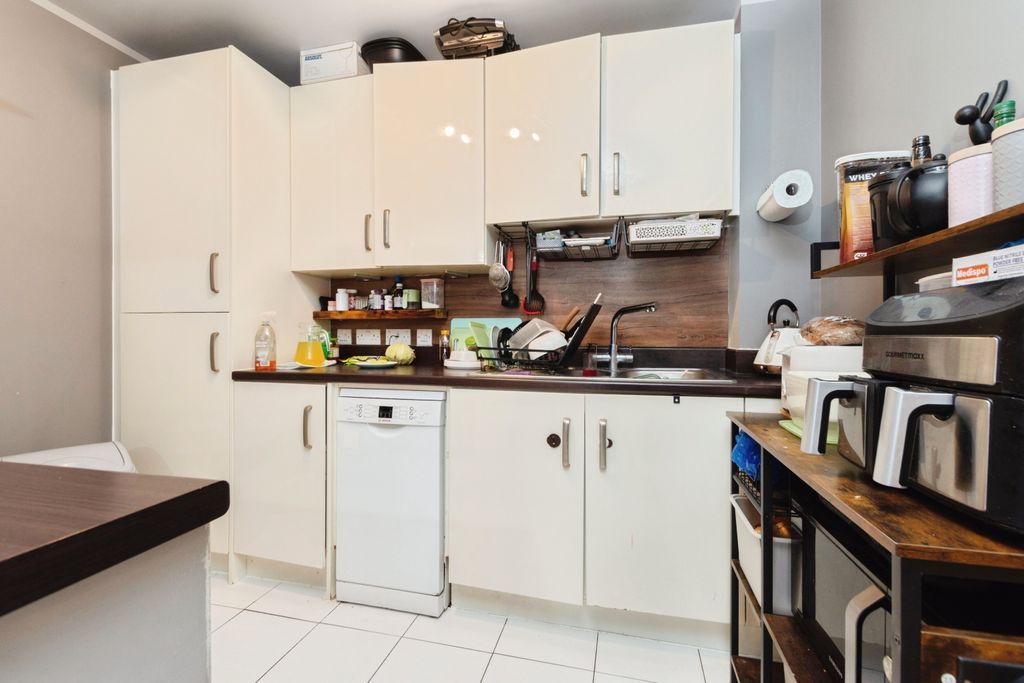 Property photo 2 of 19 Kitchen