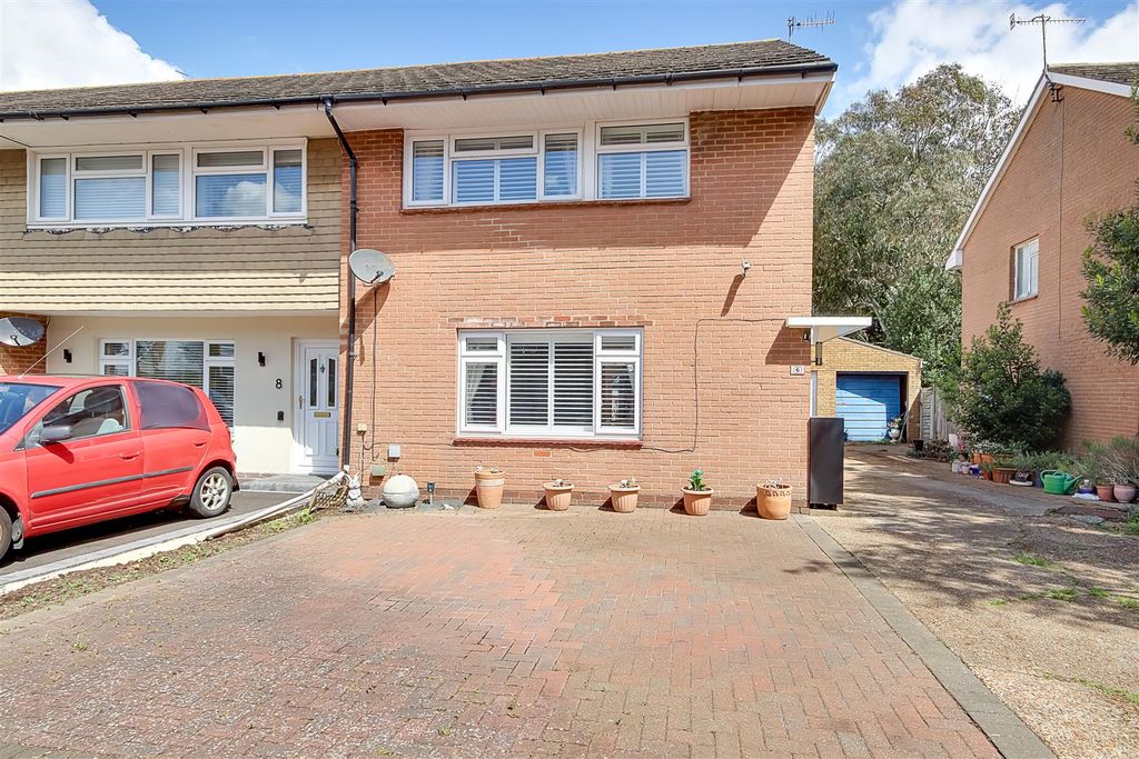Property photo 1 of 18 Outside