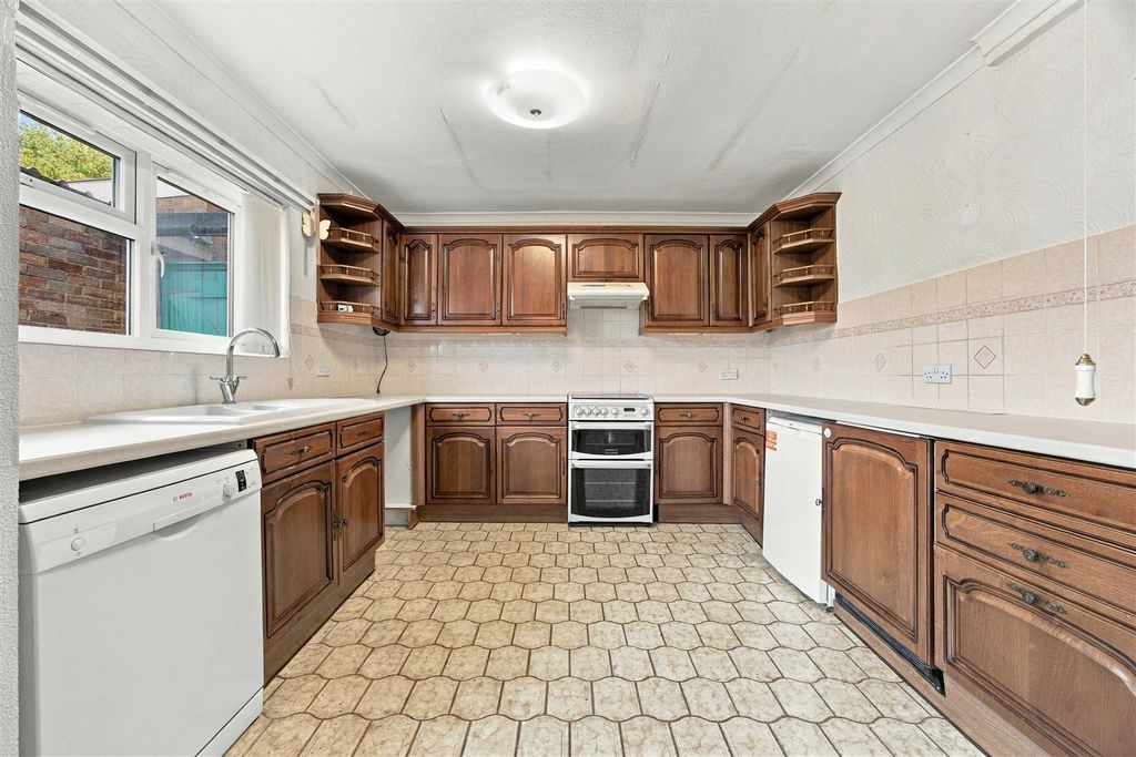 Property photo 2 of 15 Kitchen