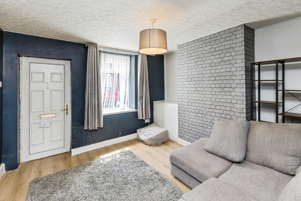 Property photo 3 of 16 Pbox-Img.Jpg