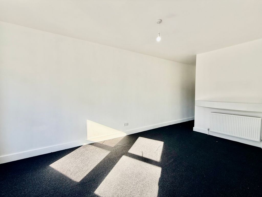 Property photo 2 of 12 Image