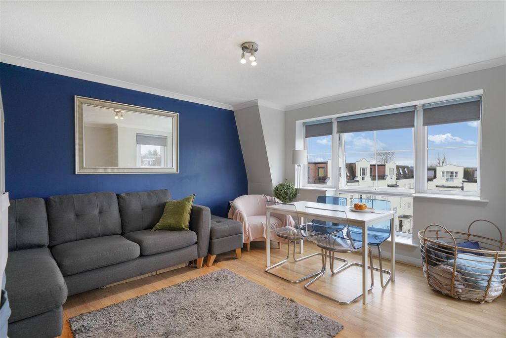 Property photo 3 of 15 Flat 34A, Etchingham Court - Q6Cmvfrnfs1Yqywwcht6.