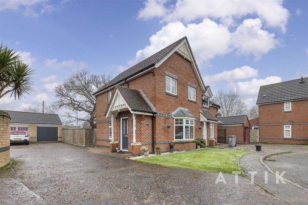 Property photo 1 of 21 Pose-22.Jpg