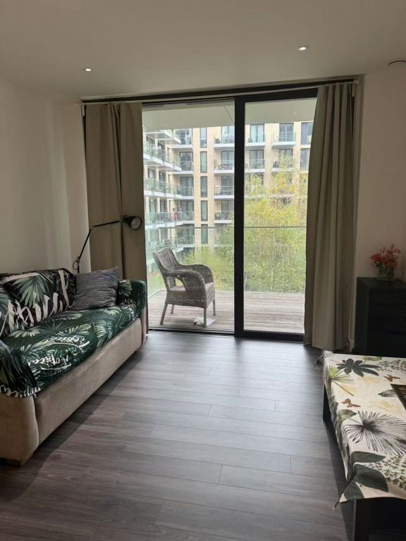 Property photo 1 of 15 Kingwood House, 1 Chaucer Gardens, London E1