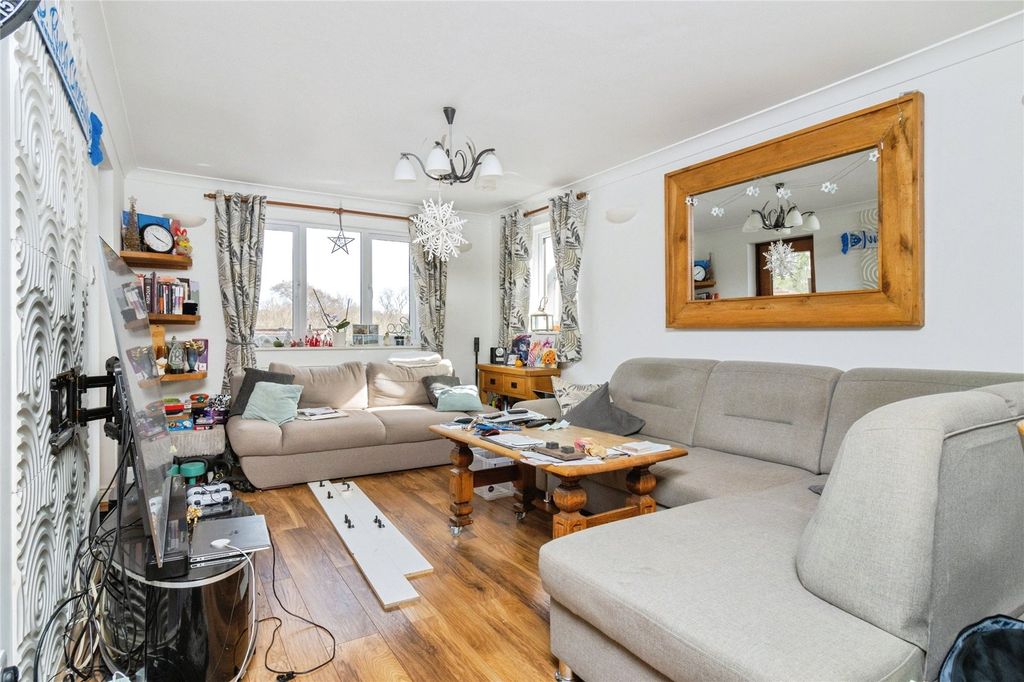 Property photo 3 of 22 Picture No. 05